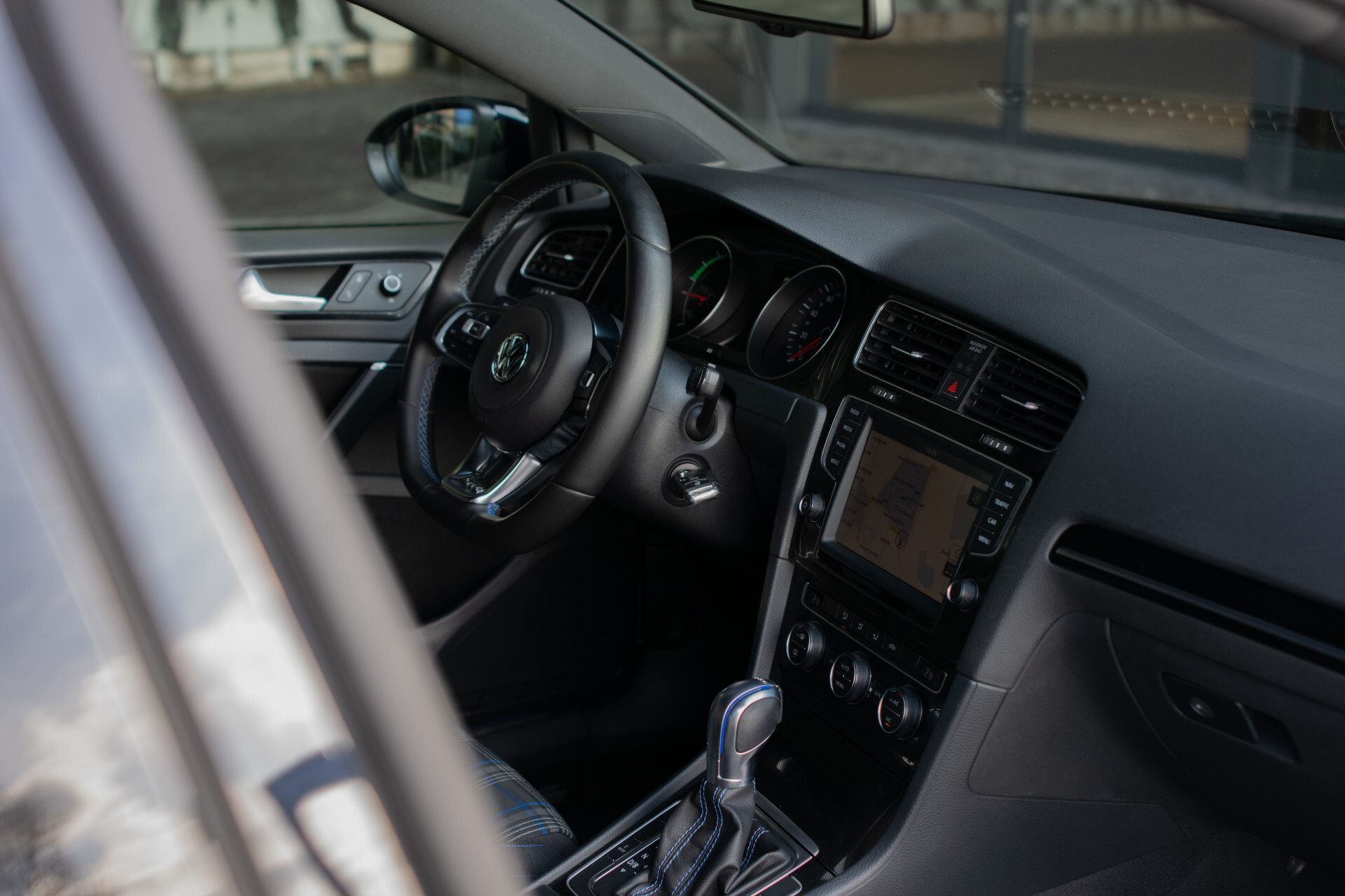 Volkswagen Golf 1.4 TSI GTE Executive Plus | 1ste eigenaar | New Service | Trekhaak | Sportstoelen | LED | 18" | ECC | SOH 83% | Cruise Control Foto 41