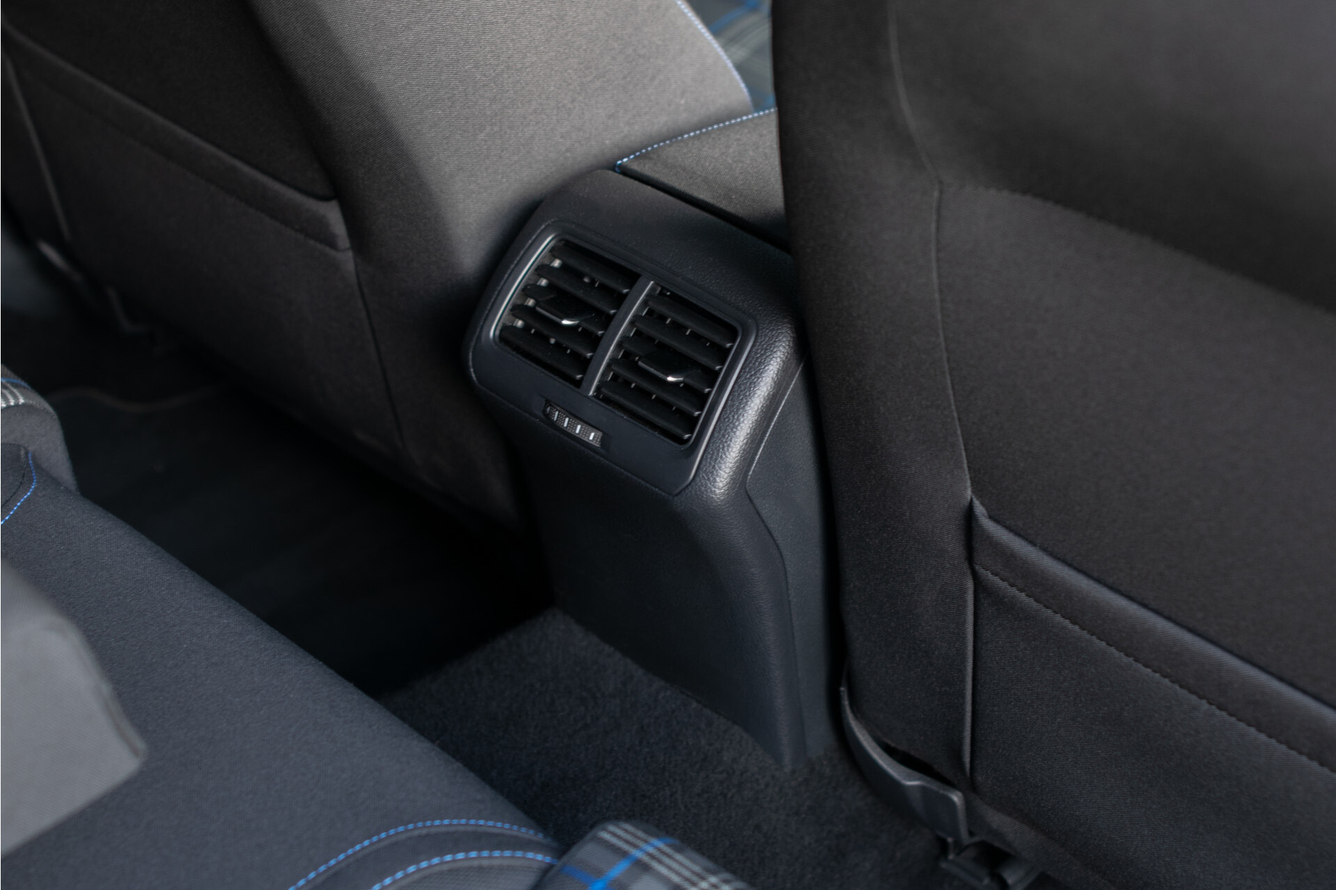 Volkswagen Golf 1.4 TSI GTE Executive Plus | 1ste eigenaar | New Service | Trekhaak | Sportstoelen | LED | 18" | ECC | SOH 83% | Cruise Control Foto 45