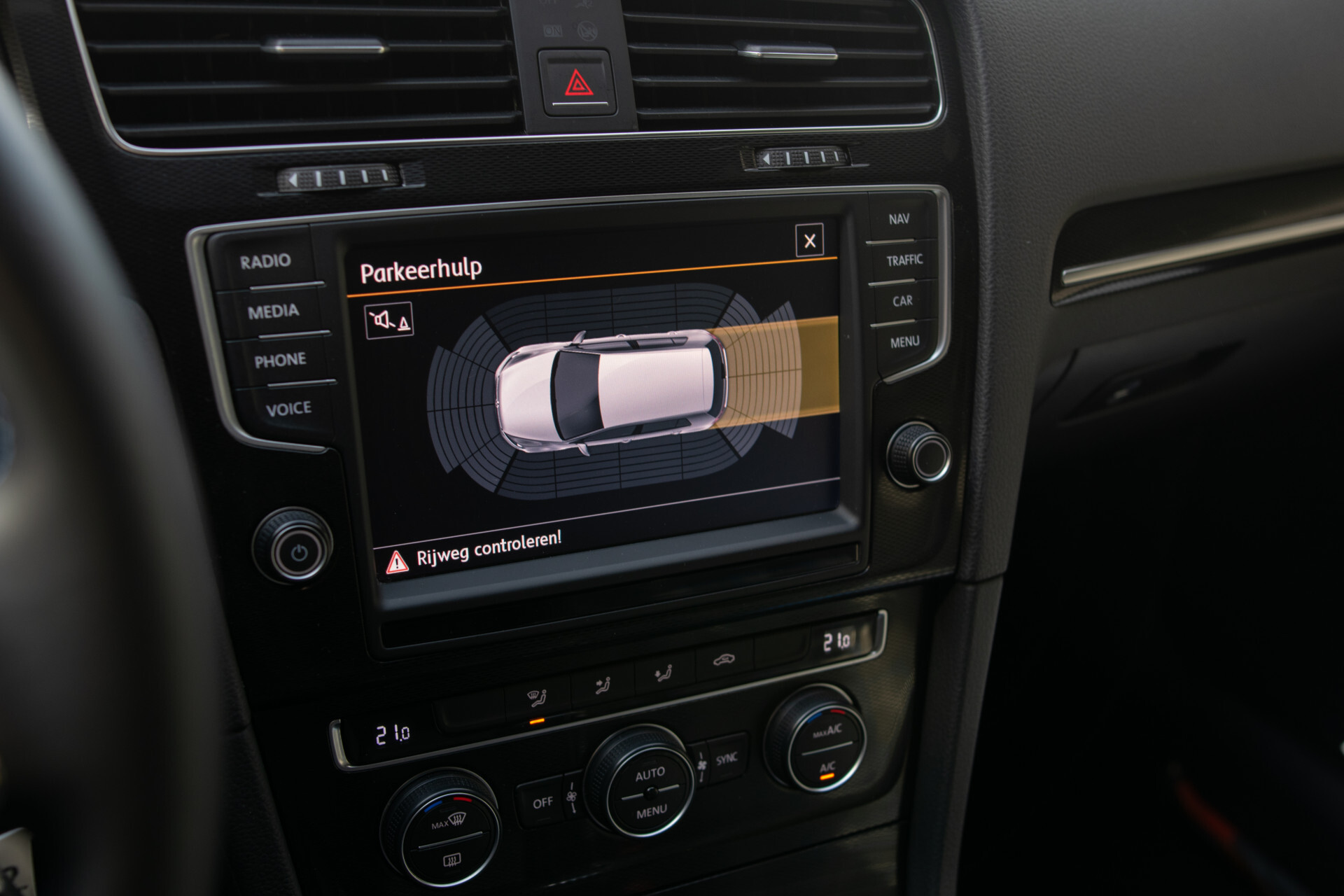 Volkswagen Golf 1.4 TSI GTE Executive Plus | 1ste eigenaar | New Service | Trekhaak | Sportstoelen | LED | 18" | ECC | SOH 83% | Cruise Control Foto 48