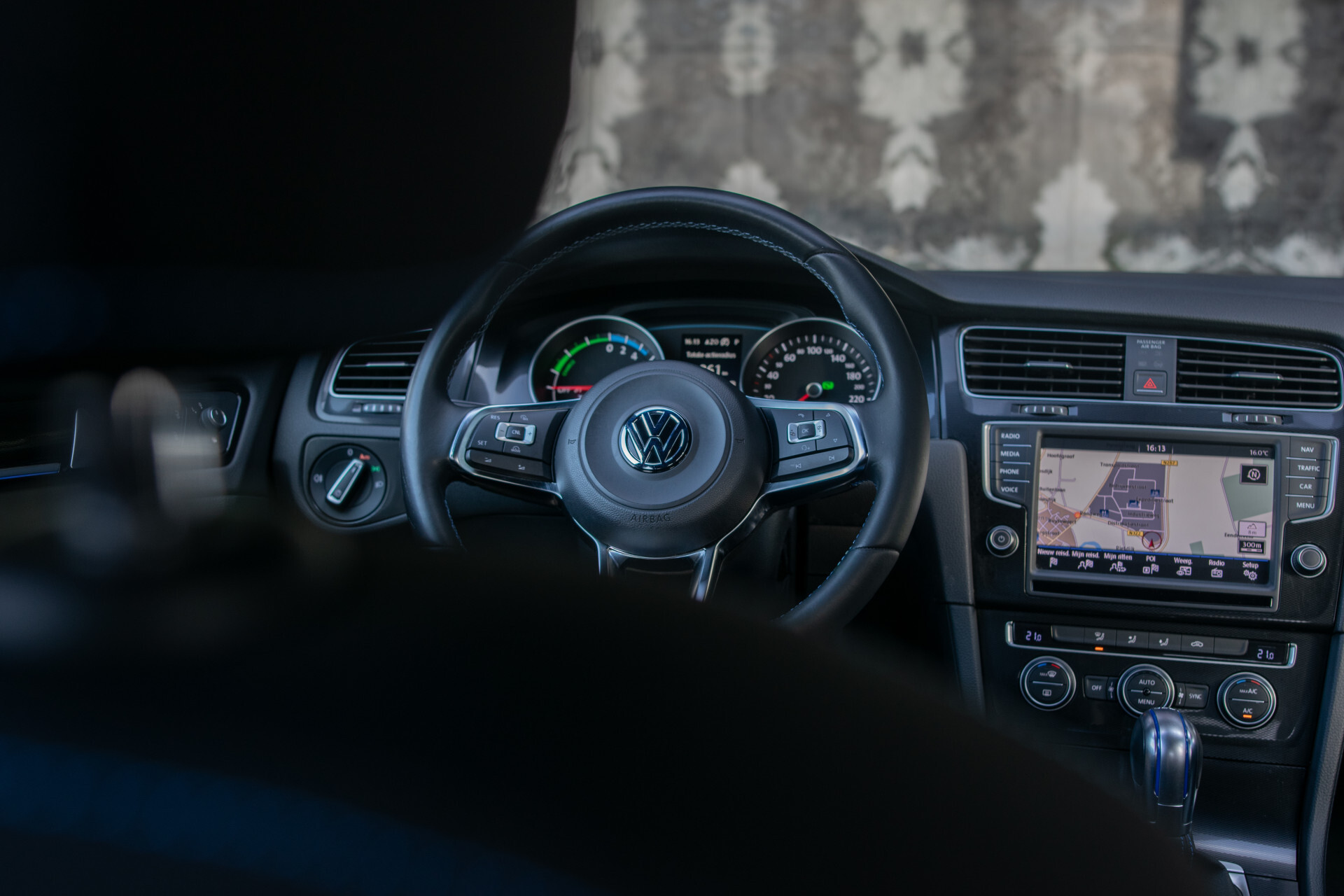 Volkswagen Golf 1.4 TSI GTE Executive Plus | 1ste eigenaar | New Service | Trekhaak | Sportstoelen | LED | 18" | ECC | SOH 83% | Cruise Control Foto 51