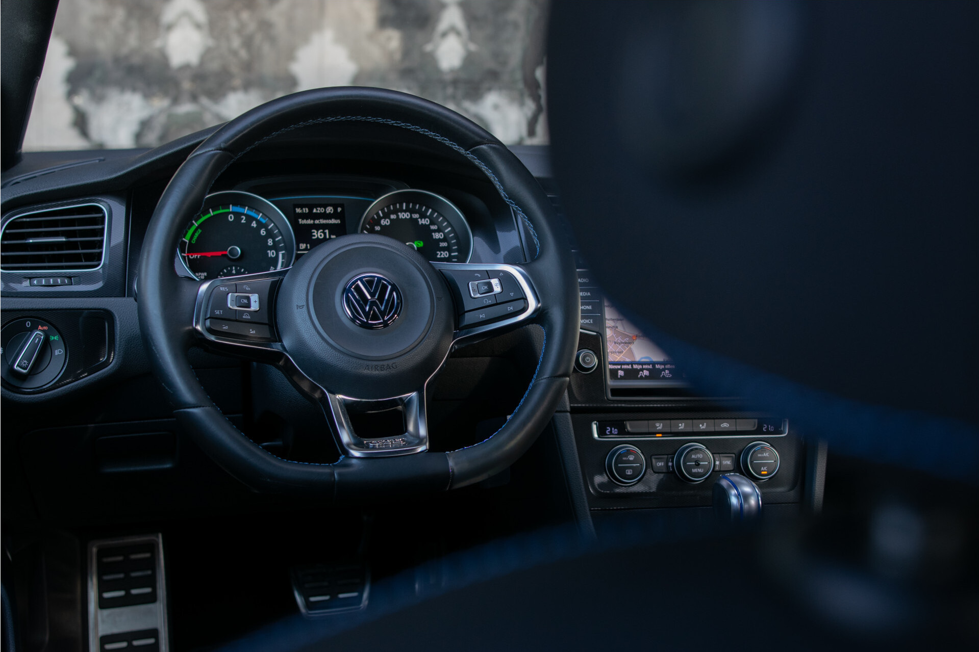 Volkswagen Golf 1.4 TSI GTE Executive Plus | 1ste eigenaar | New Service | Trekhaak | Sportstoelen | LED | 18" | ECC | SOH 83% | Cruise Control Foto 54