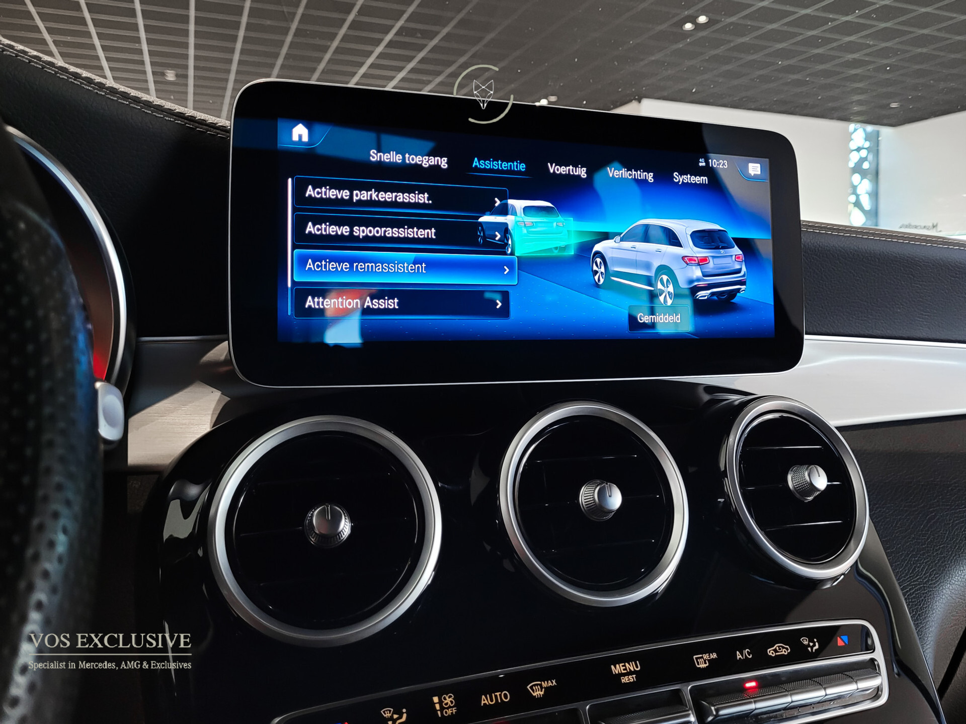 Mercedes-Benz GLC 200 4-M AMG Night | Panorama | 20" | Trekhaak | MBUX | Spoorpakket | Sfeerverlichting | Treeplanken | New Service Foto 15