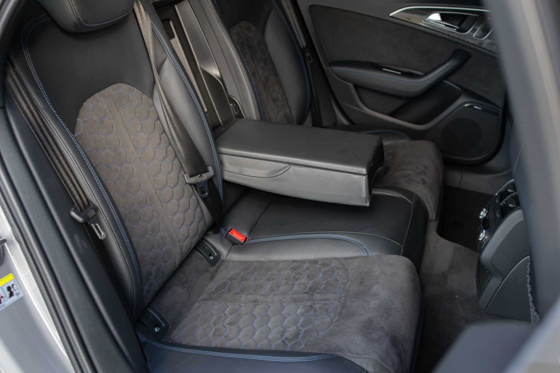 Audi A6 Avant 4.0 TFSI RS 6 Quattro Performance Carbon | Nardo | Memory | 21" | Matrix LED | Bose Foto 12
