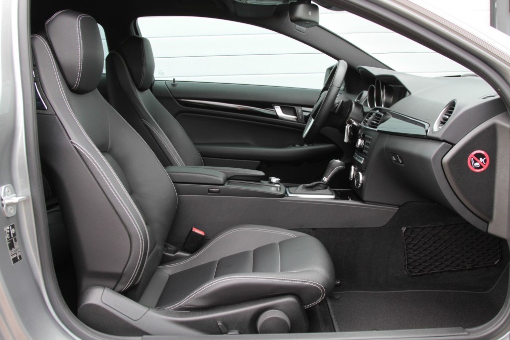 Mercedes-Benz C-Klasse 180 BE Coupe Sportpakket AMG Leer/ILS/Navi Aut7 Foto 3