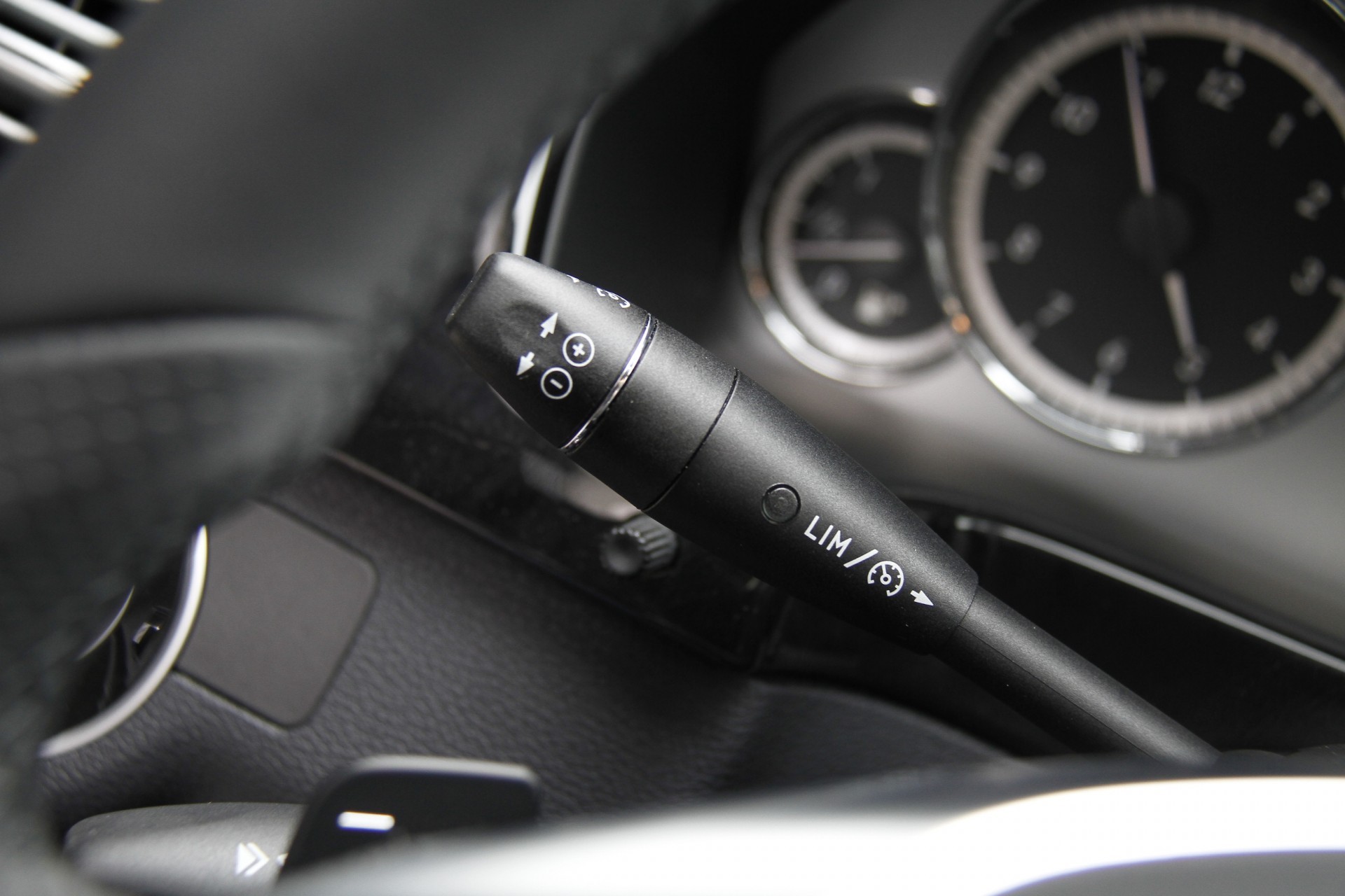 Mercedes-Benz E-Klasse 350 Cdi Avantgarde AMG Dak/Navi/13 DKM Aut7 Foto 4