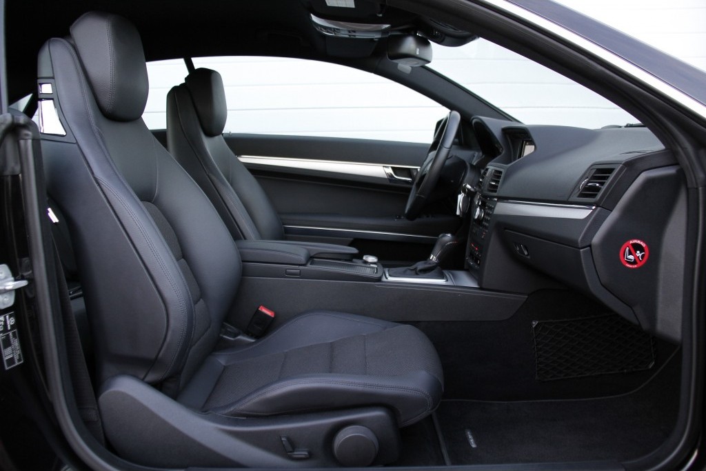 Mercedes-Benz E-Klasse Coupé 250 CGI Coupe AMG/Leer/Navi Aut5 36DKM Foto 3