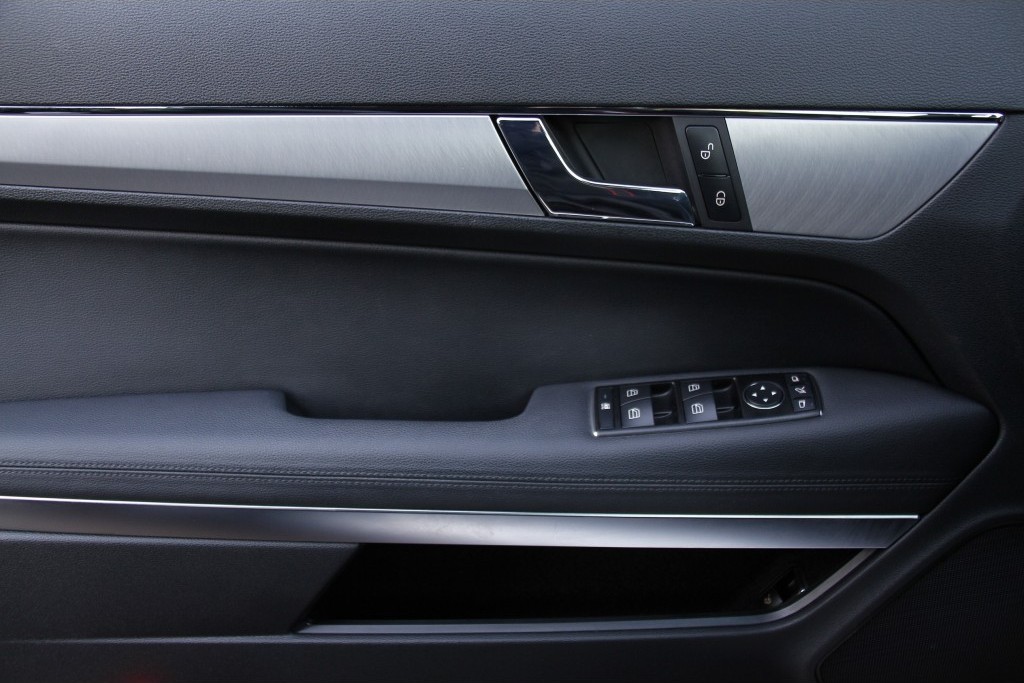 Mercedes-Benz E-Klasse Coupé 250 CGI Coupe AMG/Leer/Navi Aut5 36DKM Foto 9