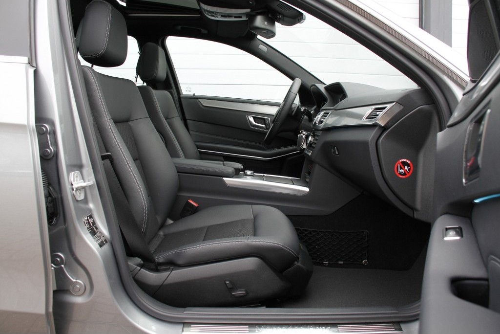 Mercedes-Benz E-Klasse 200 Avantgarde Schuifdak/ILS/3D-Navi/Wiss NW MODEL Aut7 Foto 12