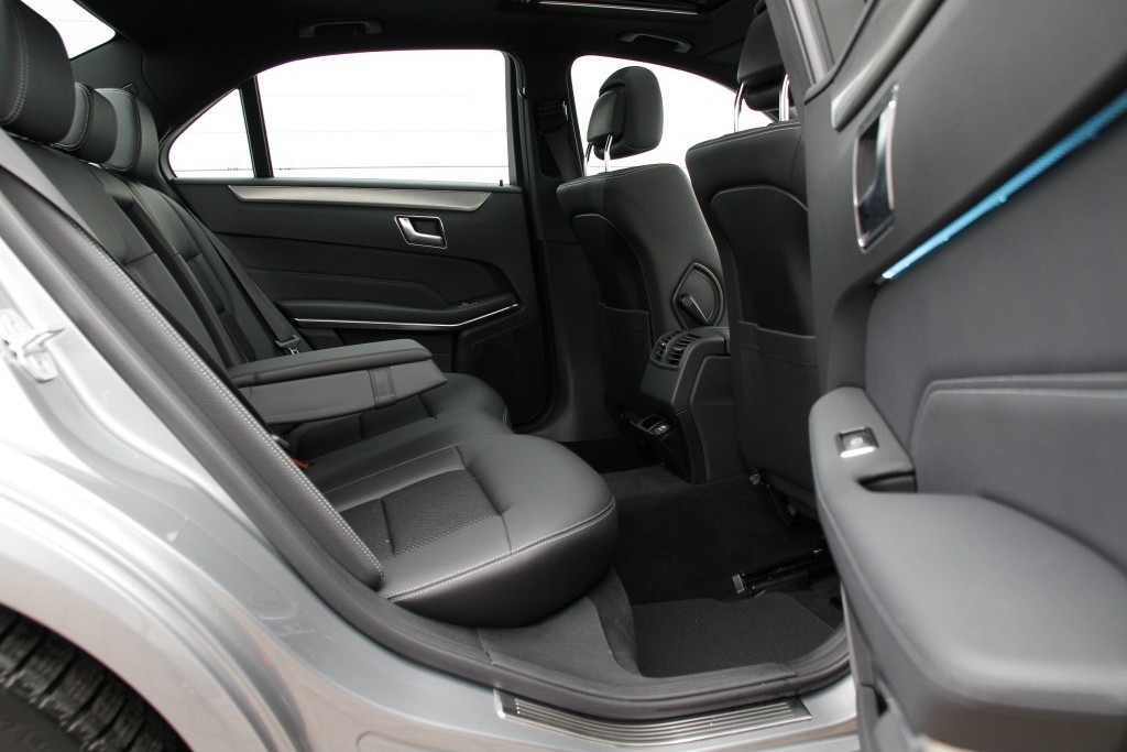 Mercedes-Benz E-Klasse 200 Avantgarde Schuifdak/ILS/3D-Navi/Wiss NW MODEL Aut7 Foto 13