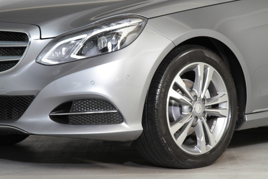 Mercedes-Benz E-Klasse 200 Avantgarde Schuifdak/ILS/3D-Navi/Wiss NW MODEL Aut7 Foto 16