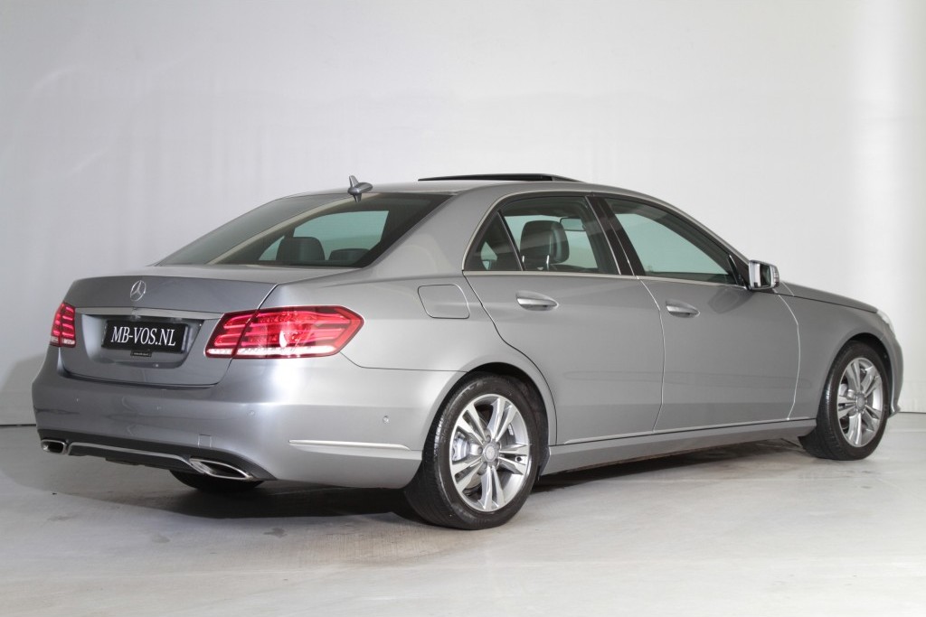 Mercedes-Benz E-Klasse 200 Avantgarde Schuifdak/ILS/3D-Navi/Wiss NW MODEL Aut7 Foto 2