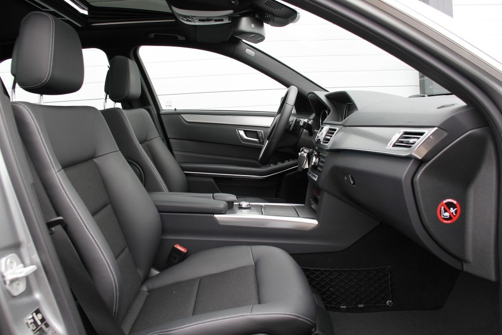 Mercedes-Benz E-Klasse 200 Avantgarde Schuifdak/ILS/3D-Navi/Wiss NW MODEL Aut7 Foto 3