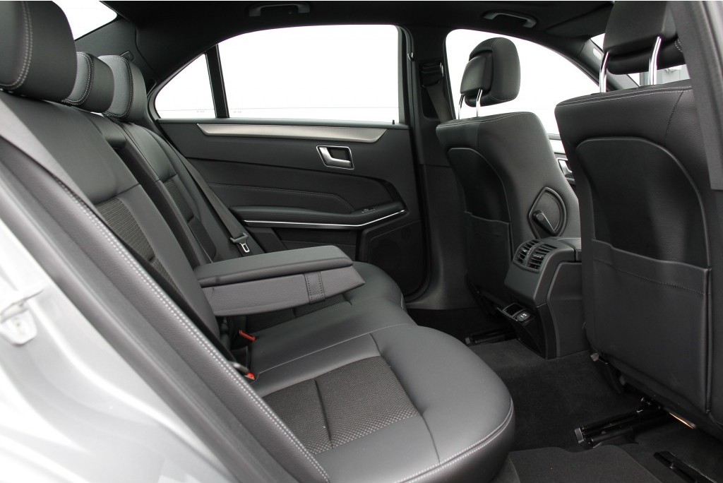 Mercedes-Benz E-Klasse 200 Avantgarde Schuifdak/ILS/3D-Navi/Wiss NW MODEL Aut7 Foto 4