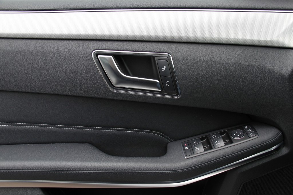 Mercedes-Benz E-Klasse 200 Avantgarde Schuifdak/ILS/3D-Navi/Wiss NW MODEL Aut7 Foto 6