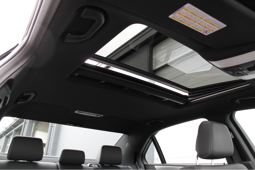 Mercedes-Benz E-Klasse 200 Avantgarde Schuifdak/ILS/3D-Navi/Wiss NW MODEL Aut7 Foto 9