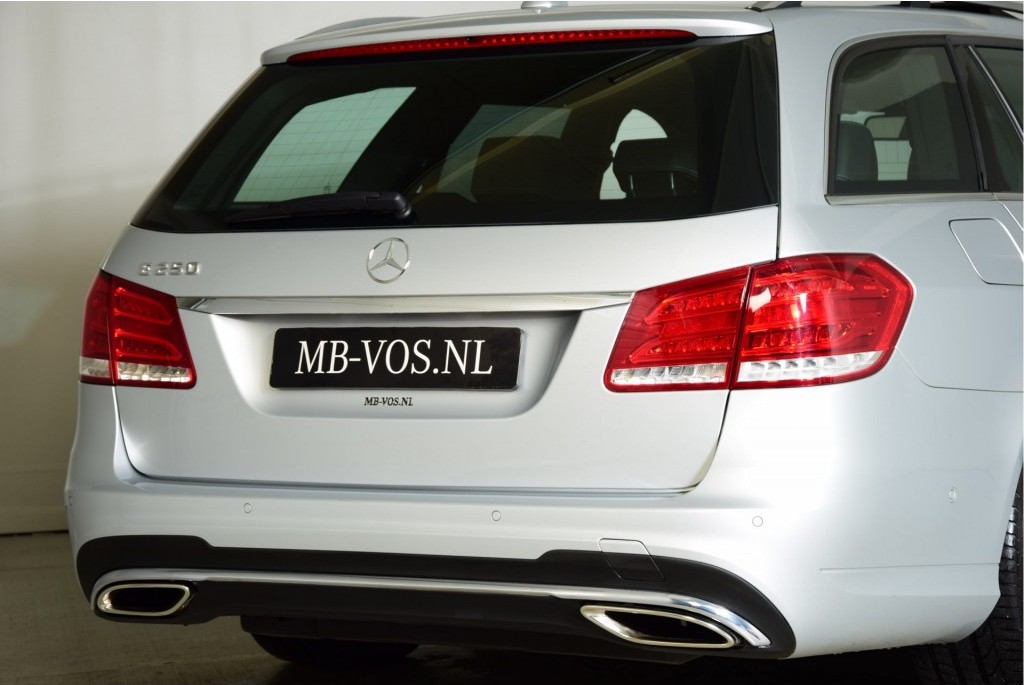 Mercedes-Benz E-Klasse Estate 250 Avantgarde AMG Luchtvering Panorama Sound Aut7 Foto 18