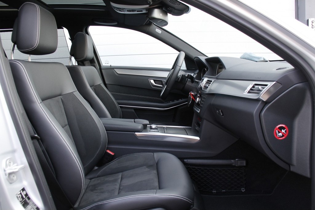 Mercedes-Benz E-Klasse Estate 250 Avantgarde AMG Luchtvering Panorama Sound Aut7 Foto 3