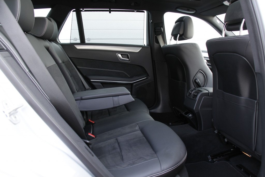 Mercedes-Benz E-Klasse Estate 250 Avantgarde AMG Luchtvering Panorama Sound Aut7 Foto 4