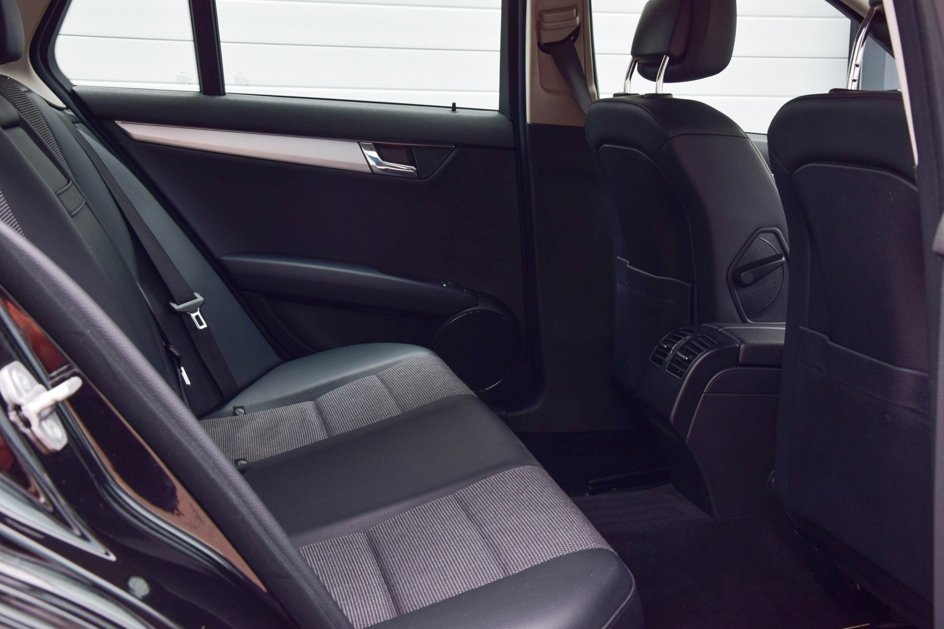 Mercedes-Benz C-Klasse 180 CGI BE Avantgarde Comand/DVD/Pts Aut5 Foto 4