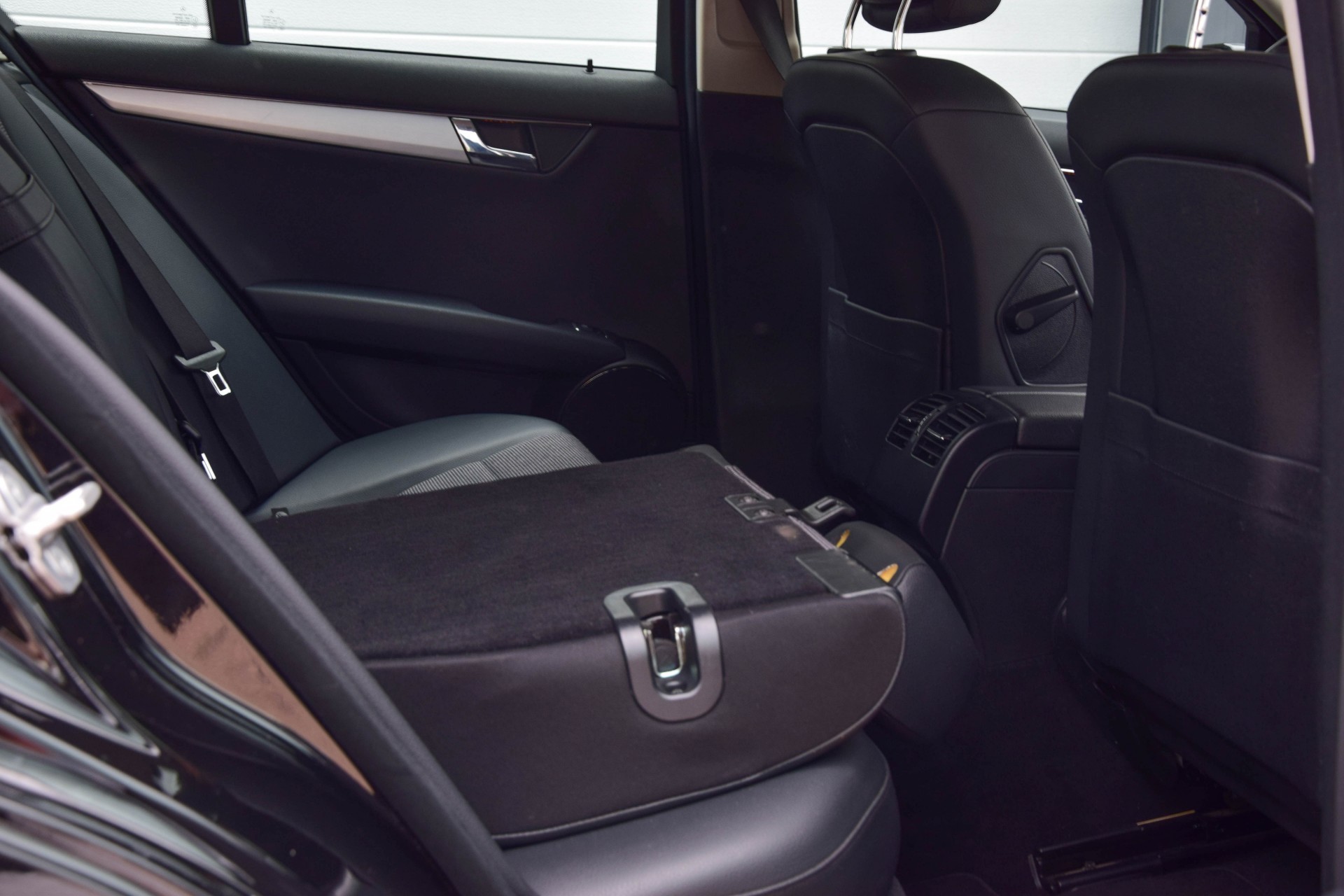 Mercedes-Benz C-Klasse 180 CGI BE Avantgarde Comand/DVD/Pts Aut5 Foto 5