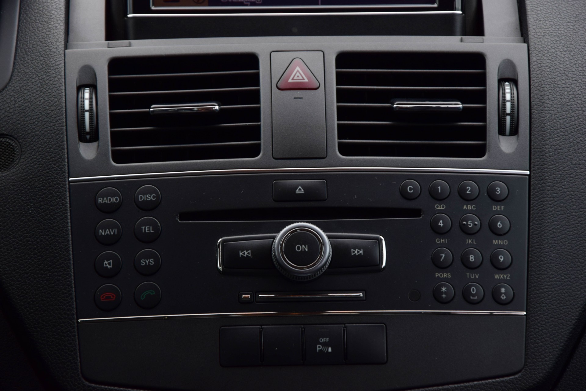 Mercedes-Benz C-Klasse 180 CGI BE Avantgarde Comand/DVD/Pts Aut5 Foto 8