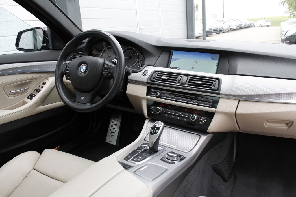 BMW 5 Serie 530D High Executive M Panorama 19" Aut8 Foto 5