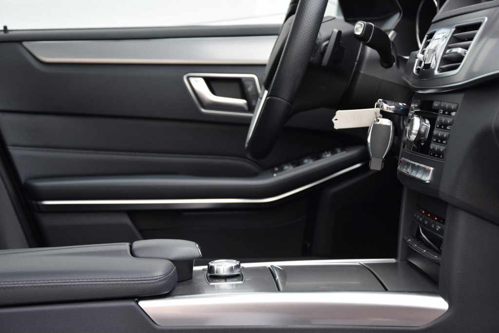 Mercedes-Benz E-Klasse Estate 200 Estate Avantgarde Schuifdak/Navi/ILS Aut7 Foto 12