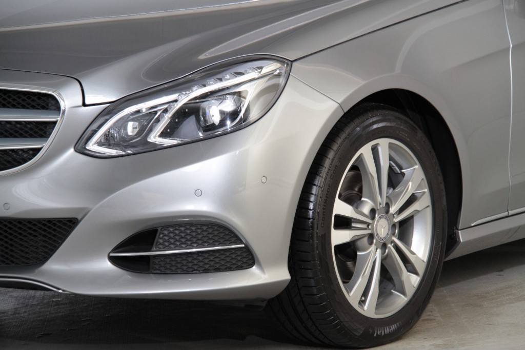 Mercedes-Benz E-Klasse Estate 200 Estate Avantgarde Schuifdak/Navi/ILS Aut7 Foto 18