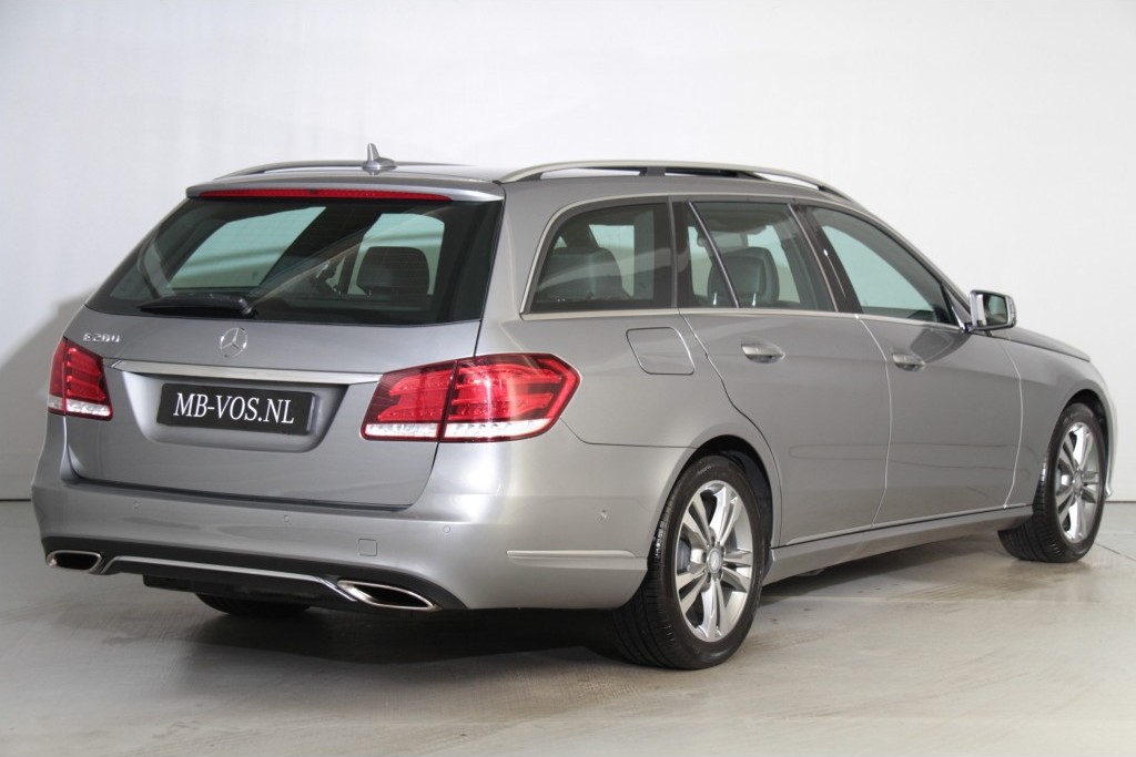 Mercedes-Benz E-Klasse Estate 200 Estate Avantgarde Schuifdak/Navi/ILS Aut7 Foto 2
