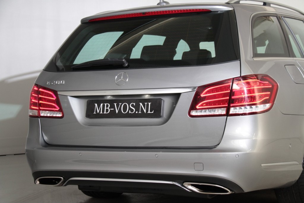 Mercedes-Benz E-Klasse Estate 200 Estate Avantgarde Schuifdak/Navi/ILS Aut7 Foto 22