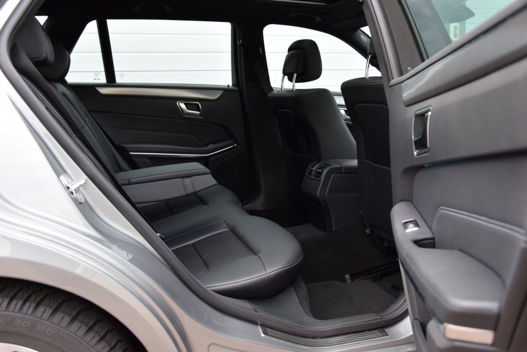 Mercedes-Benz E-Klasse Estate 200 Estate Avantgarde Schuifdak/Navi/ILS Aut7 Foto 4