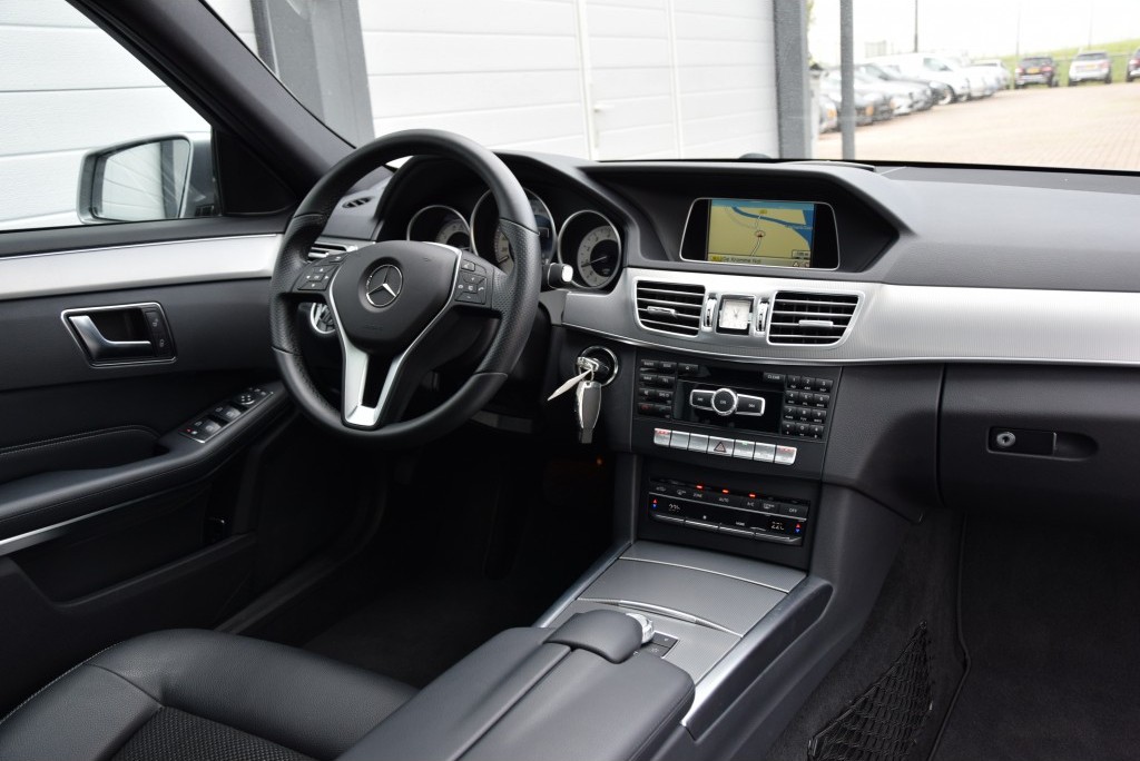 Mercedes-Benz E-Klasse Estate 200 Estate Avantgarde Schuifdak/Navi/ILS Aut7 Foto 6