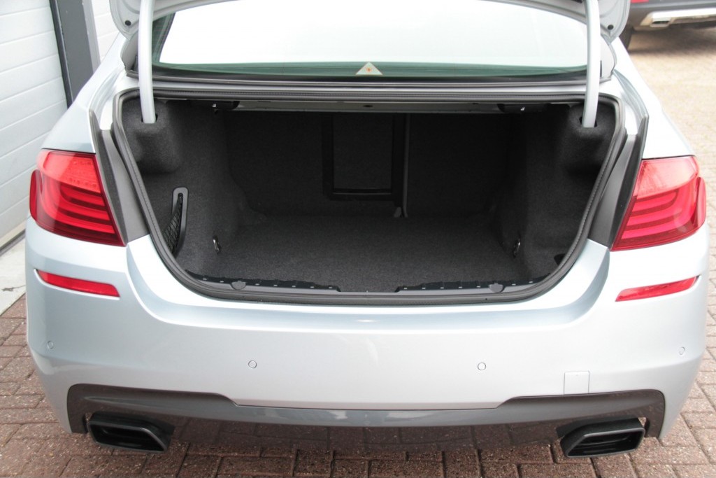 BMW 5 Serie M550d X-Drive HUD/ACC/Merino/Individual Aut8 1ste eigenaar Foto 16