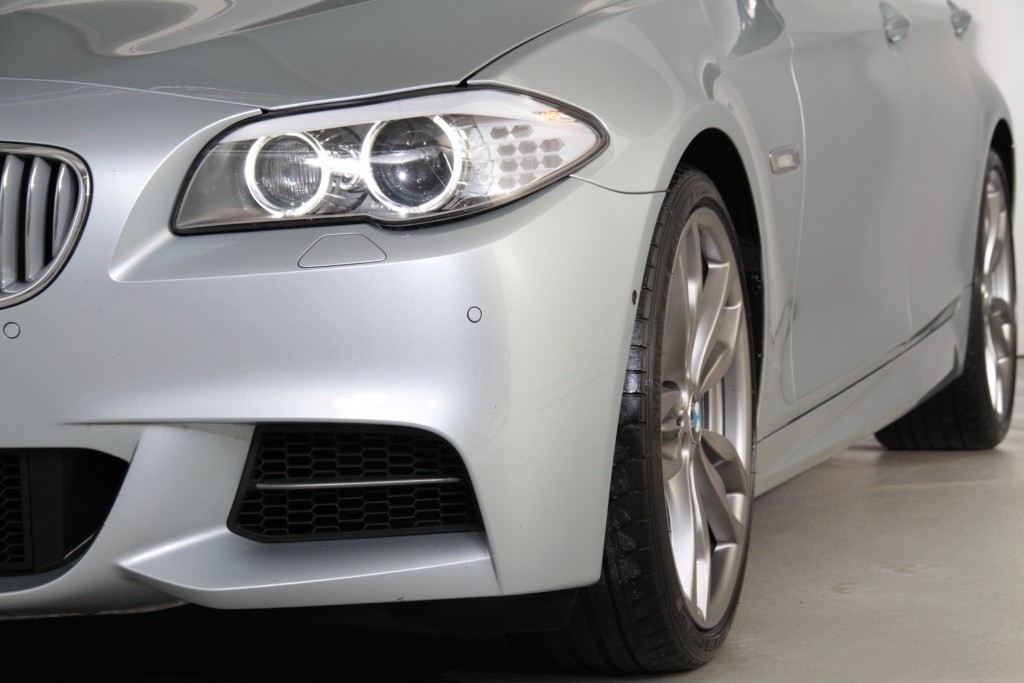 BMW 5 Serie M550d X-Drive HUD/ACC/Merino/Individual Aut8 1ste eigenaar Foto 21