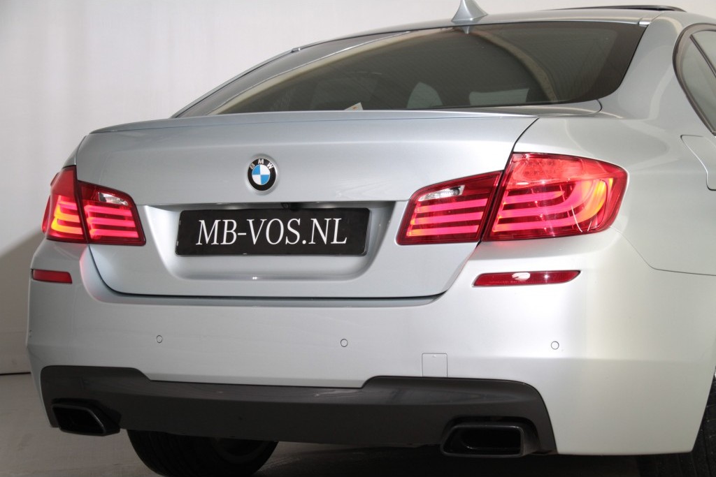 BMW 5 Serie M550d X-Drive HUD/ACC/Merino/Individual Aut8 1ste eigenaar Foto 23