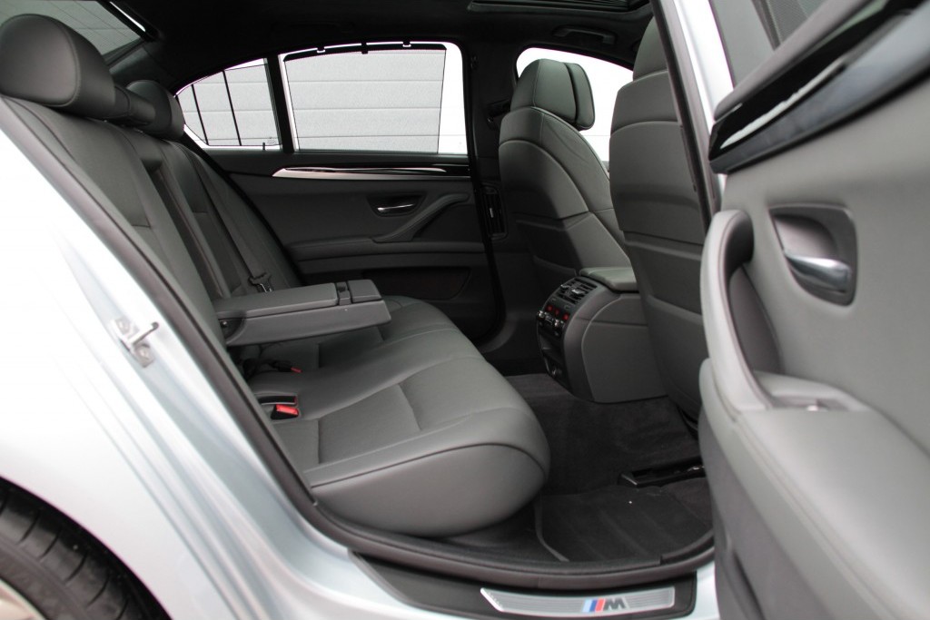 BMW 5 Serie M550d X-Drive HUD/ACC/Merino/Individual Aut8 1ste eigenaar Foto 4