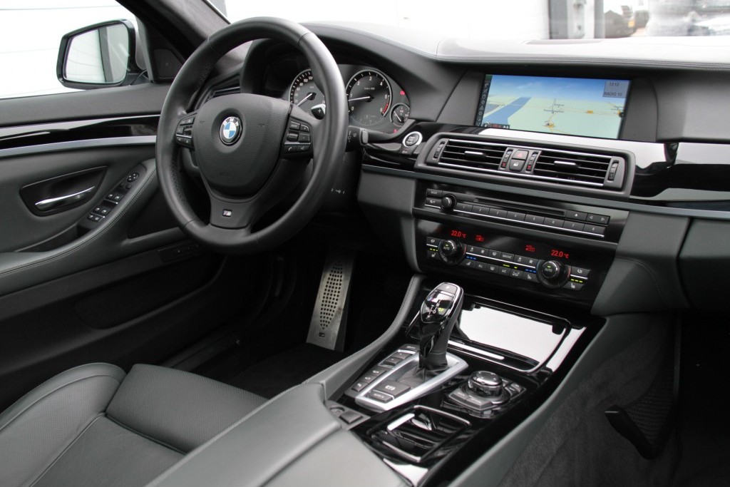BMW 5 Serie M550d X-Drive HUD/ACC/Merino/Individual Aut8 1ste eigenaar Foto 5