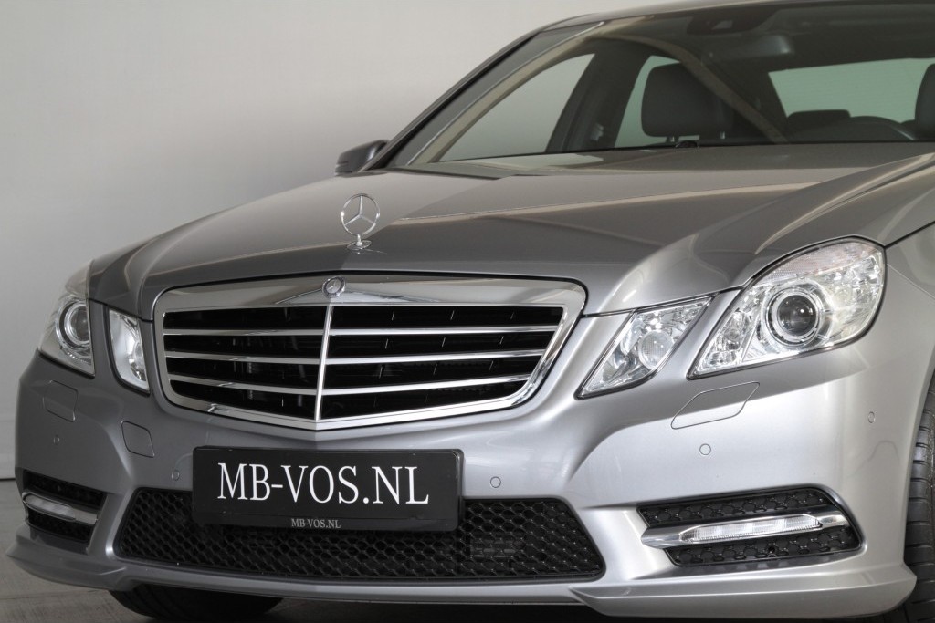 Mercedes-Benz E-Klasse 200 Avantgarde AMG Leer/Com/ILS Aut7 Foto 13