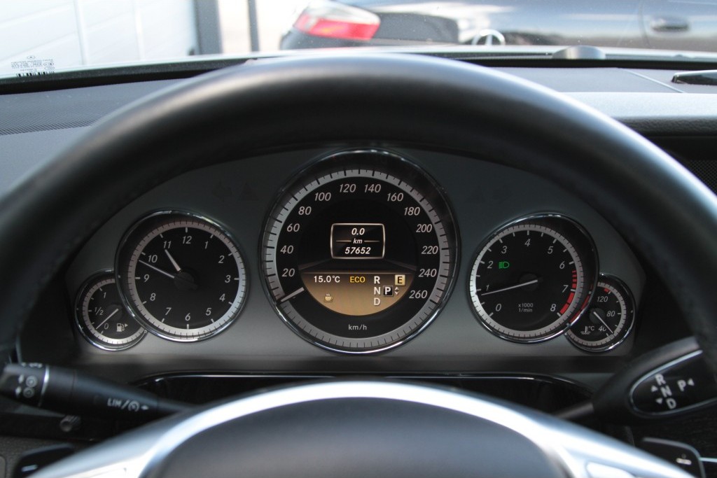 Mercedes-Benz E-Klasse 200 Avantgarde AMG Leer/Com/ILS Aut7 Foto 6