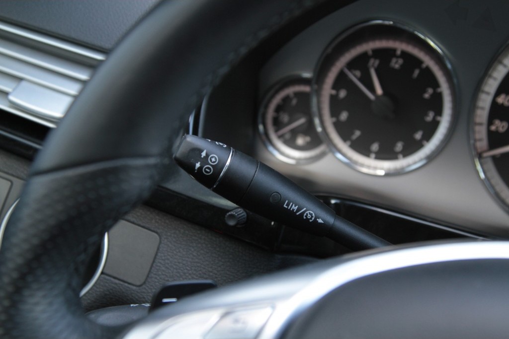 Mercedes-Benz E-Klasse 200 Avantgarde AMG Leer/Com/ILS Aut7 Foto 7