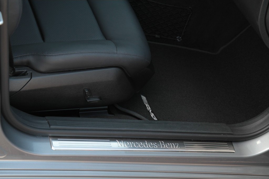 Mercedes-Benz E-Klasse 200 Avantgarde AMG Leer/Com/ILS Aut7 Foto 9