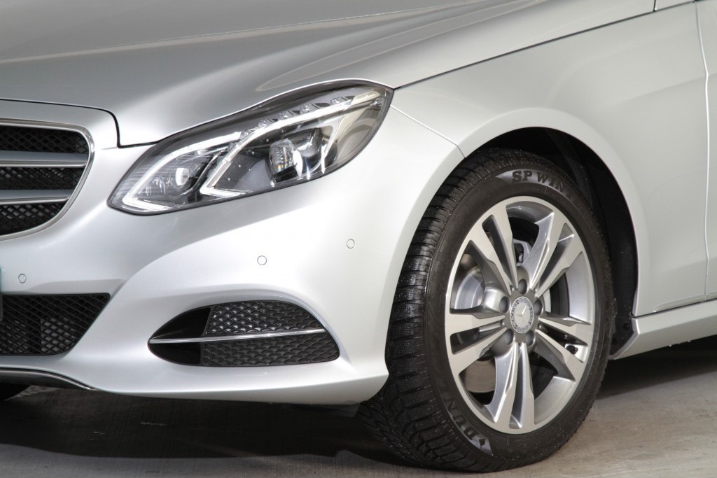 Mercedes-Benz E-Klasse 250 Cdi Avantgarde Keyless-Go/Dak/ILS/Navi Aut7 Foto 15