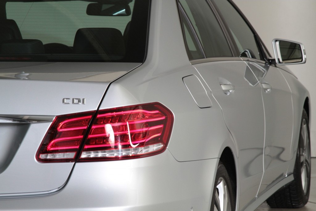 Mercedes-Benz E-Klasse 250 Cdi Avantgarde Keyless-Go/Dak/ILS/Navi Aut7 Foto 20