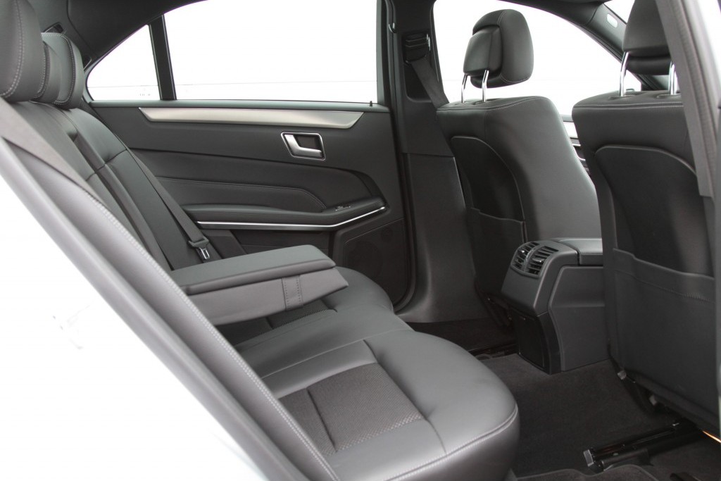 Mercedes-Benz E-Klasse 250 Cdi Avantgarde Keyless-Go/Dak/ILS/Navi Aut7 Foto 4