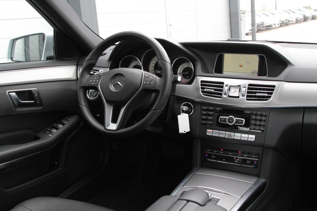 Mercedes-Benz E-Klasse 250 Cdi Avantgarde Keyless-Go/Dak/ILS/Navi Aut7 Foto 5