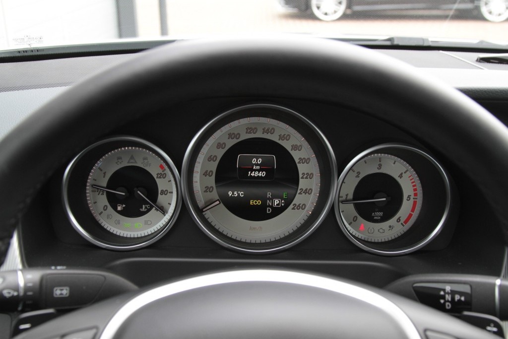 Mercedes-Benz E-Klasse 250 Cdi Avantgarde Keyless-Go/Dak/ILS/Navi Aut7 Foto 6