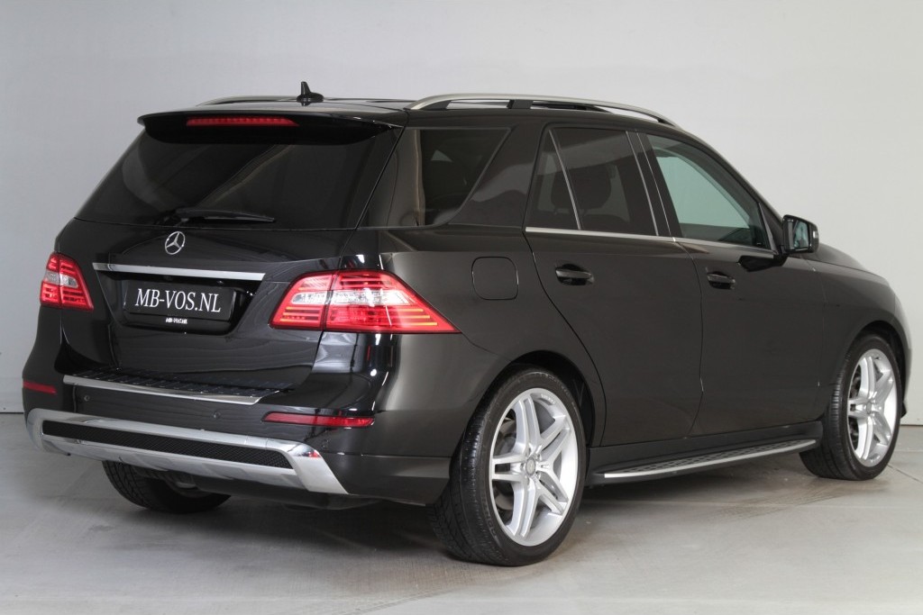 Mercedes-Benz M-Klasse 350 4-M Bluetec AMG Airmatic/Harman-Kardon Aut7 Foto 2