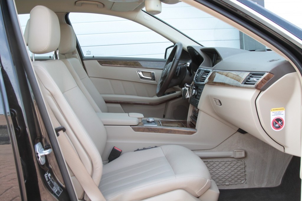 Mercedes-Benz E-Klasse 350 CGI Leer/ILS/Com/Wiss Aut7 Foto 3