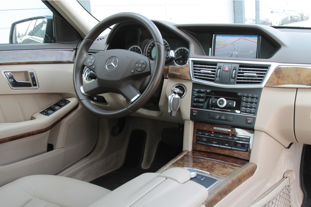 Mercedes-Benz E-Klasse 350 CGI Leer/ILS/Com/Wiss Aut7 Foto 5