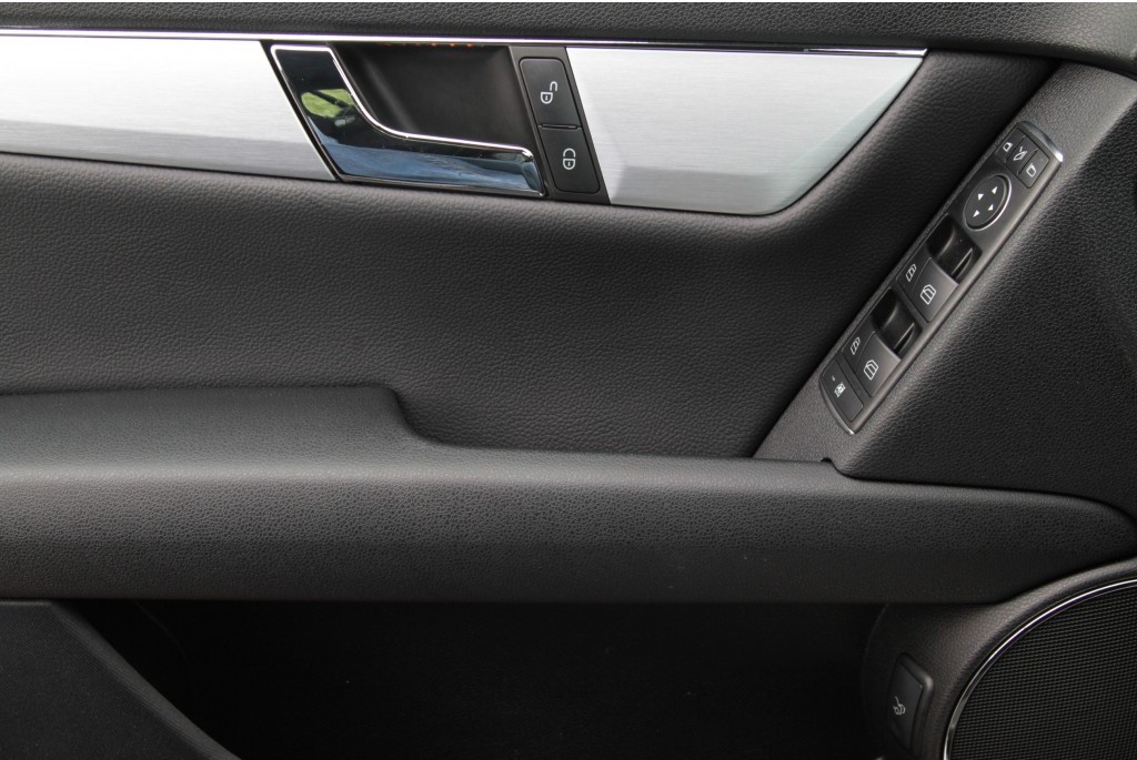 Mercedes-Benz C-Klasse 250 CGI BE Avantgarde AMG Comand/ILS Aut5 Foto 11